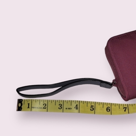 Vera Bradley Wristlet Raspberry Hawthorne Rose Wallet - Picture 8 of 9